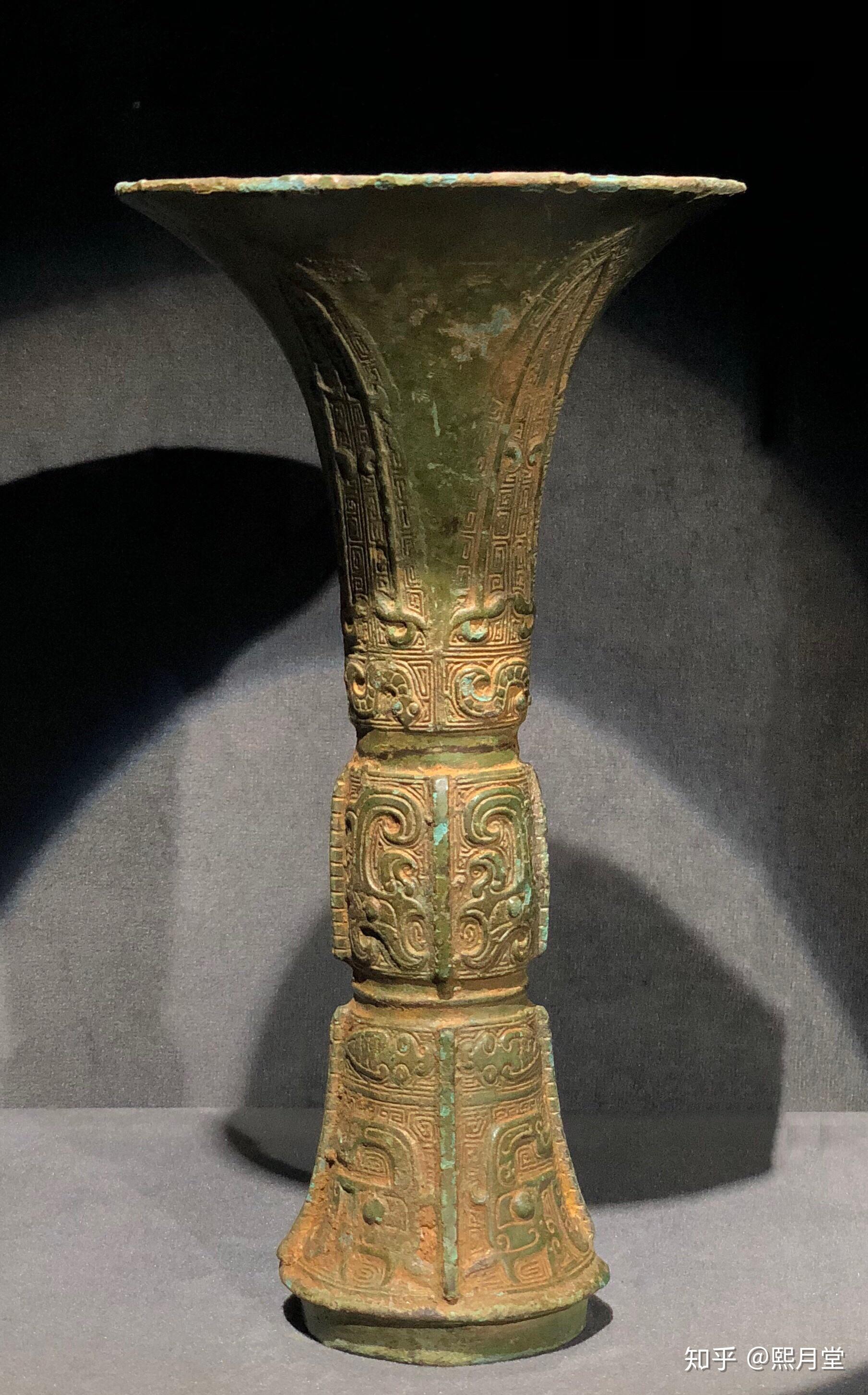 商周青铜器上种种纹样现象,是出于对自然力的崇敬和支配它的欲望的