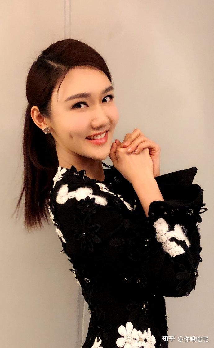 央视“财经小姐”龙洋:32岁仍单身未婚,热爱家乡湖南郴州(央视龙洋个人资料简介)