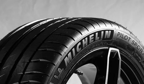 汽车轮胎寿命是几年视频 v2-620eb10546107b1d55fdc7d382e64183_r.jpg