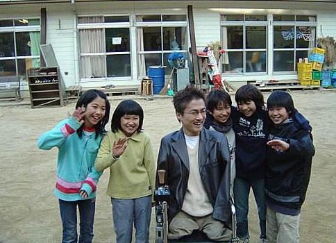 他天生无四肢 拼搏成人生赢家 娶了娇妻 却在婚后15年出轨50人 知乎