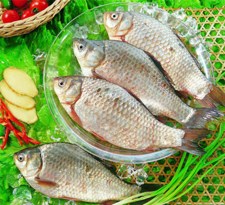 二月吃青鲫:二月是一年之中海鲜鱼类上市最少的季节,小海鲜还是不断