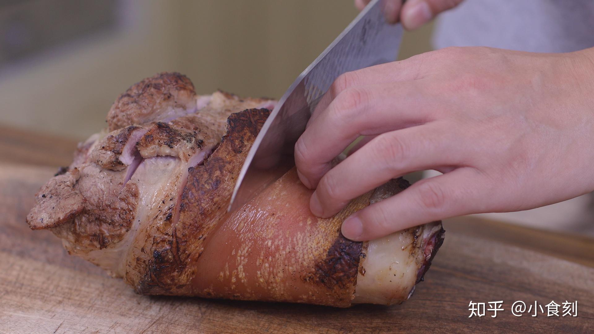 用大猪肘子做的肉夹馍那叫一个香啊