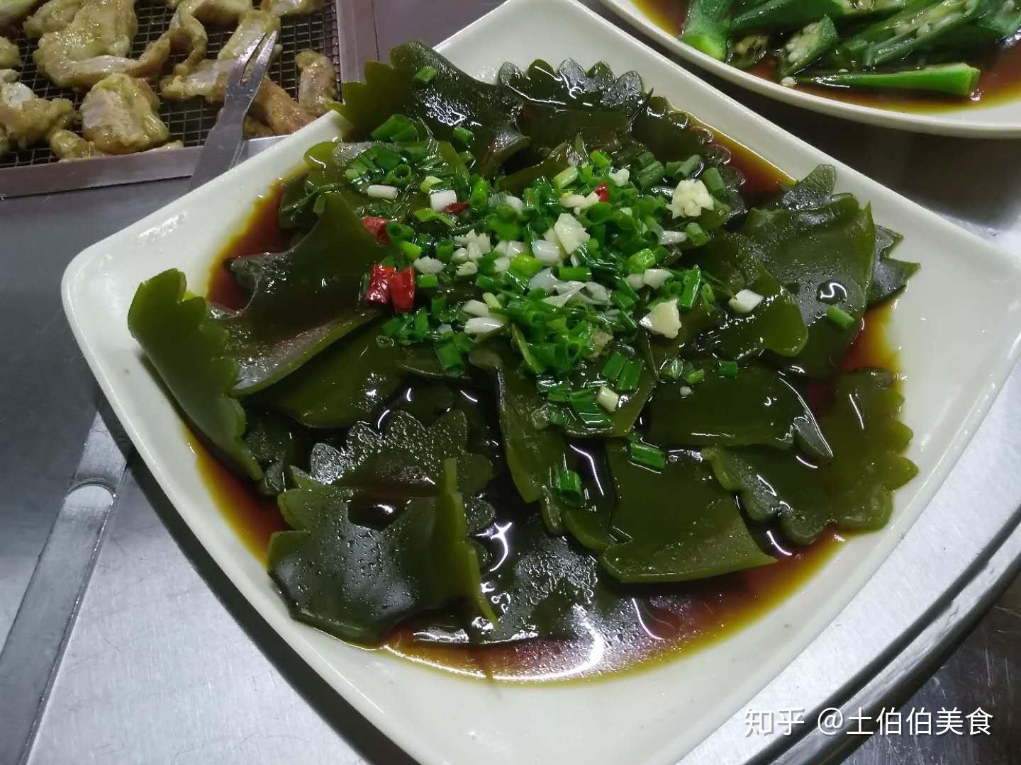 葱油海带葱油秋葵水煮毛豆炒笋干清炒空心菜j上了半个桌子的菜了 ,我