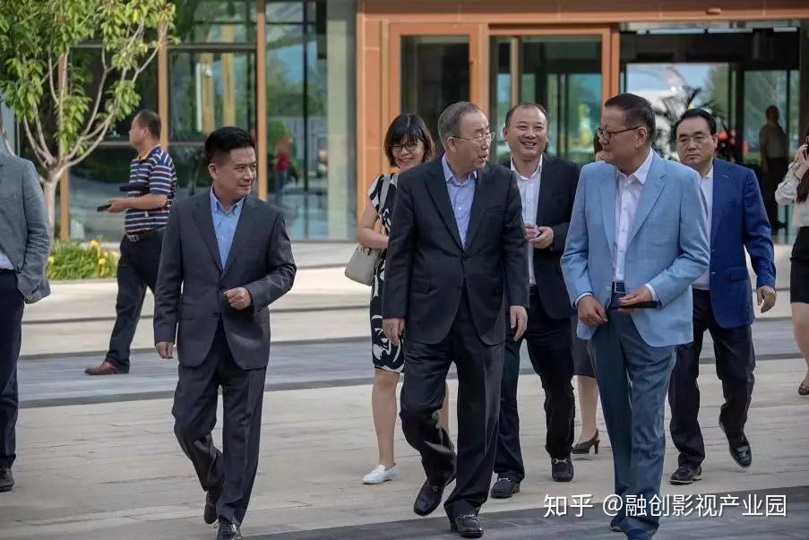 在东方影都融创影视产业园总裁孙恒勤的陪同下,潘基文理事长一行首先