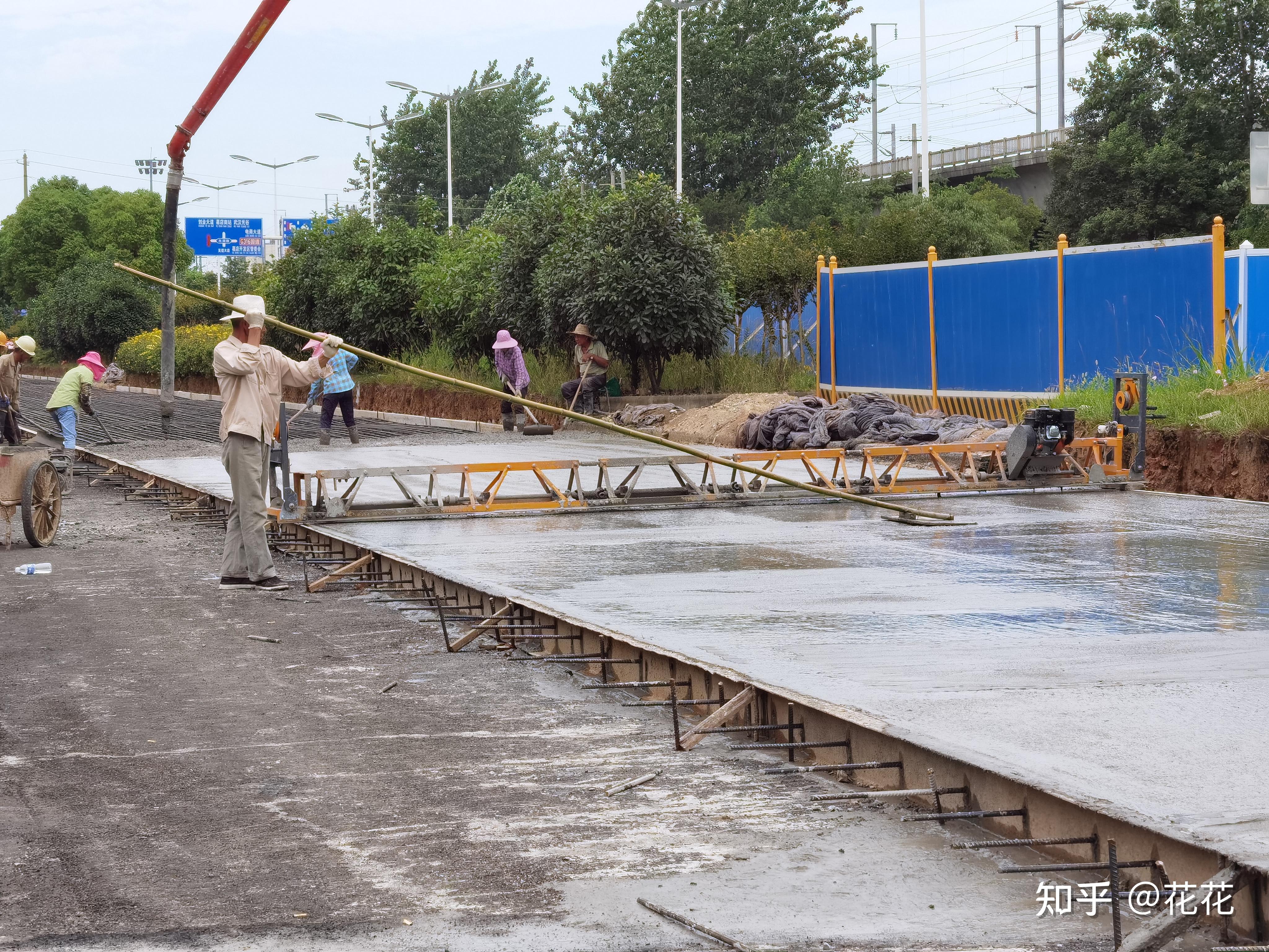 拉毛器混凝土天泵圆盘式抹面机振动平衡尺天泵打24cm混凝土路面板