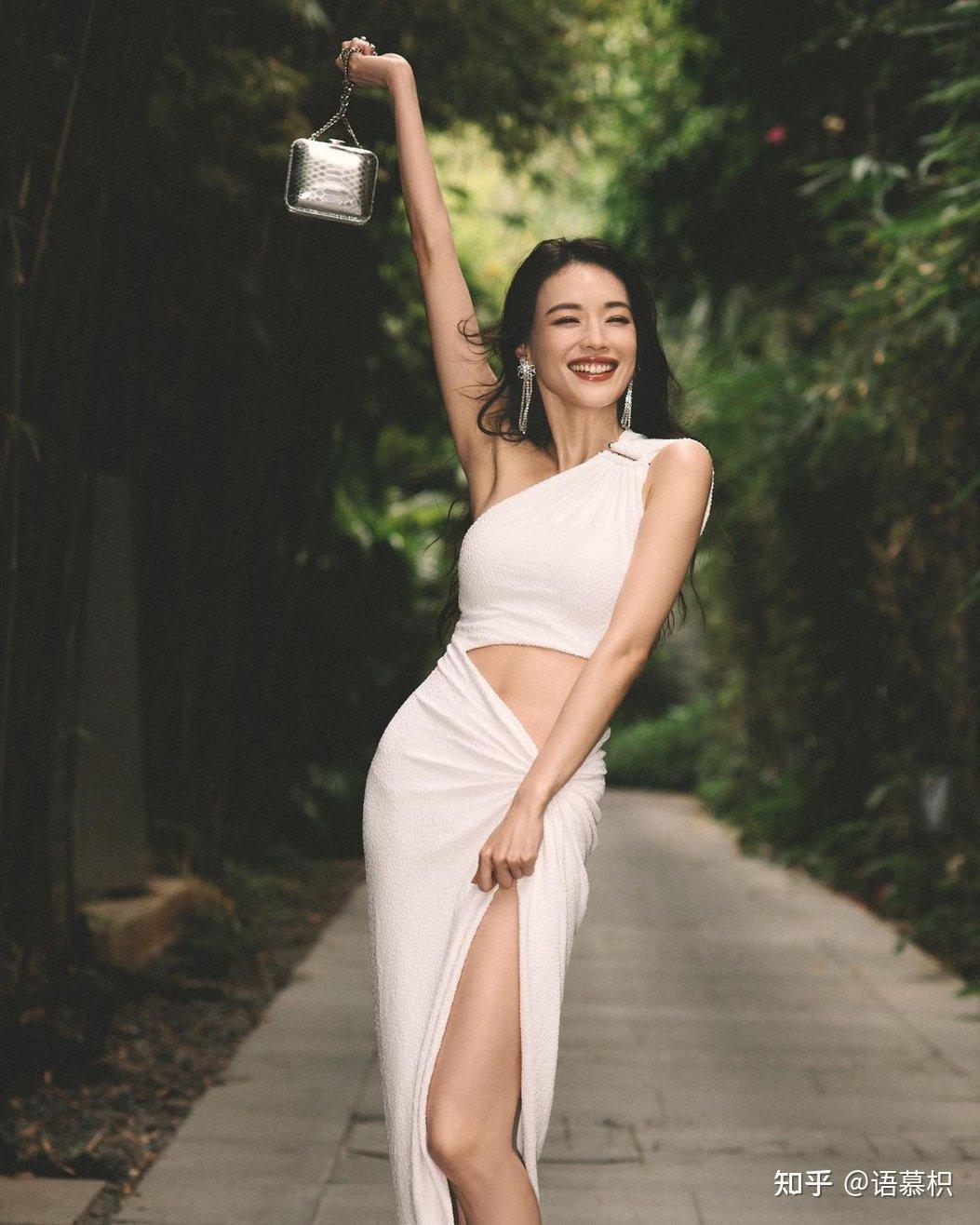 舒淇穿露腰开衩长裙风情万种，晒蚂蚁腰、大长腿，这才是真的明星 - 知乎