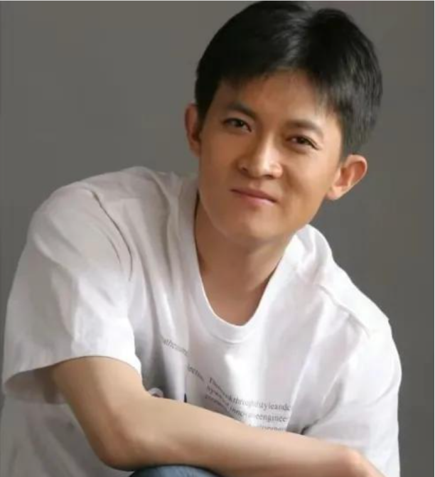 演员杨志刚,被炸伤留下后遗症,却是御用男一号,原来是亲哥给力 - 知乎