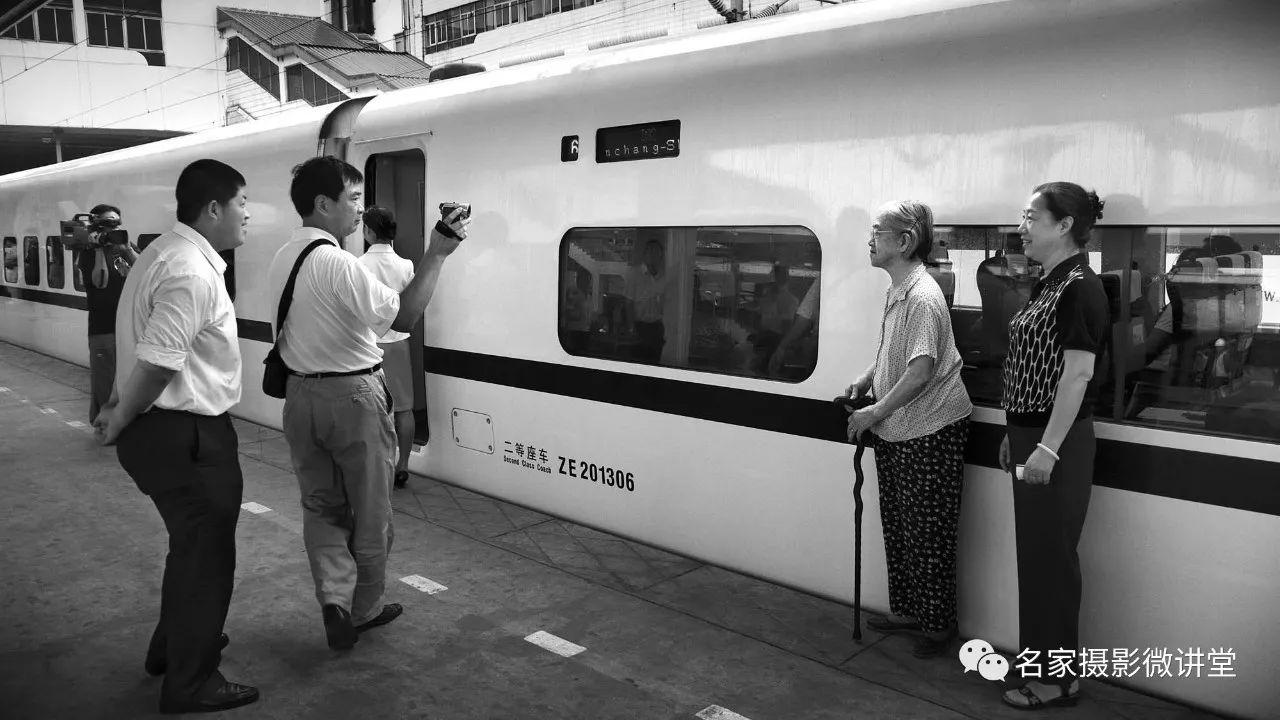 他拍了四十年火车,拍出一部无法复制史诗