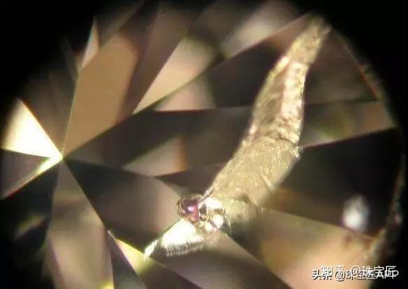 像羽毛一样的裂痕:羽裂纹