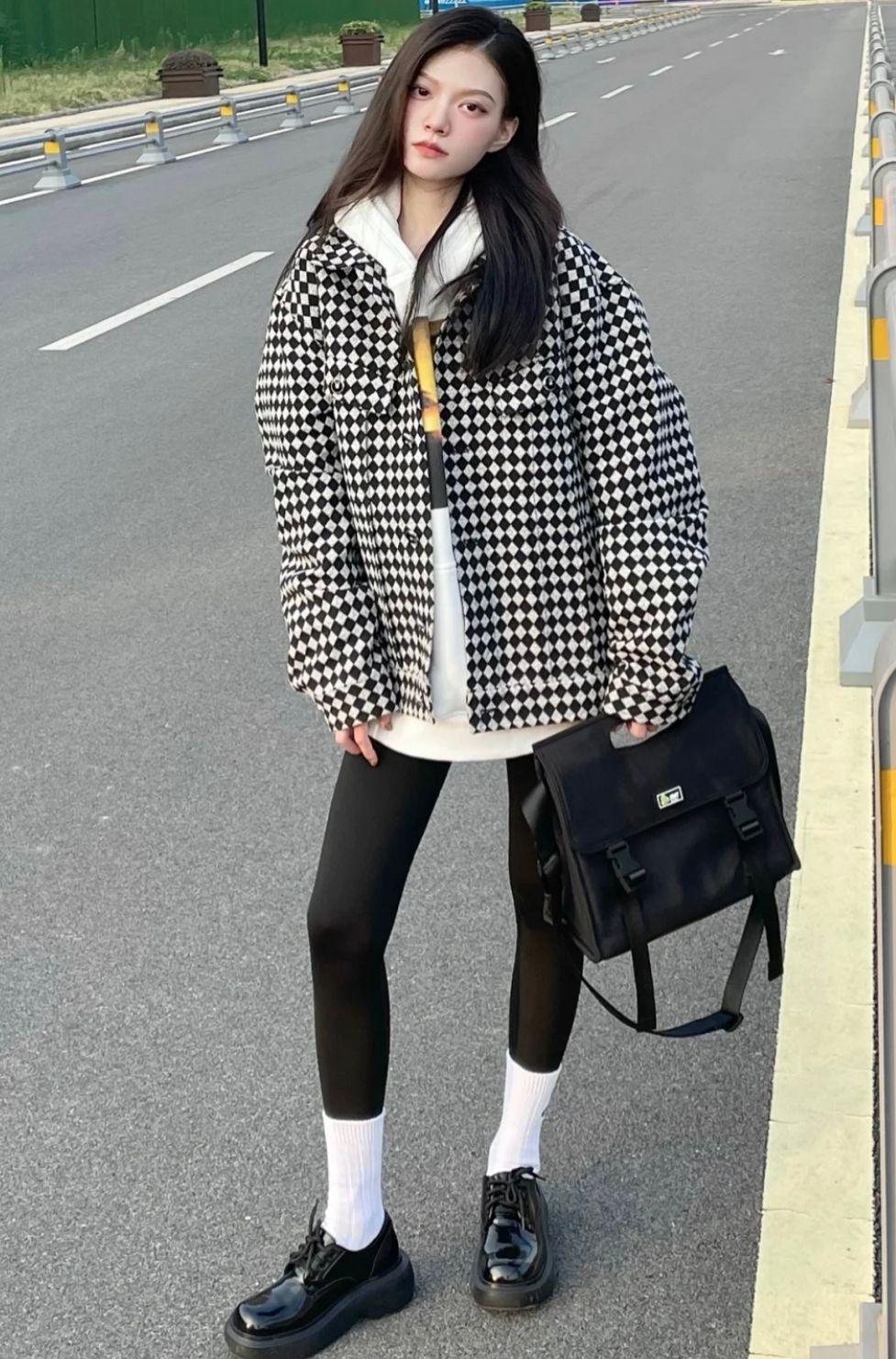 今年冬天火了鲨鱼裤中袜保暖又显腿长搭羽绒服超时髦