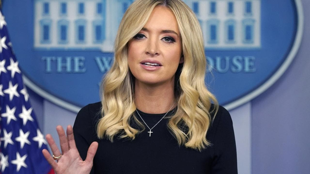 还记得白宫那个美女新闻秘书凯莉·麦克纳尼吗?