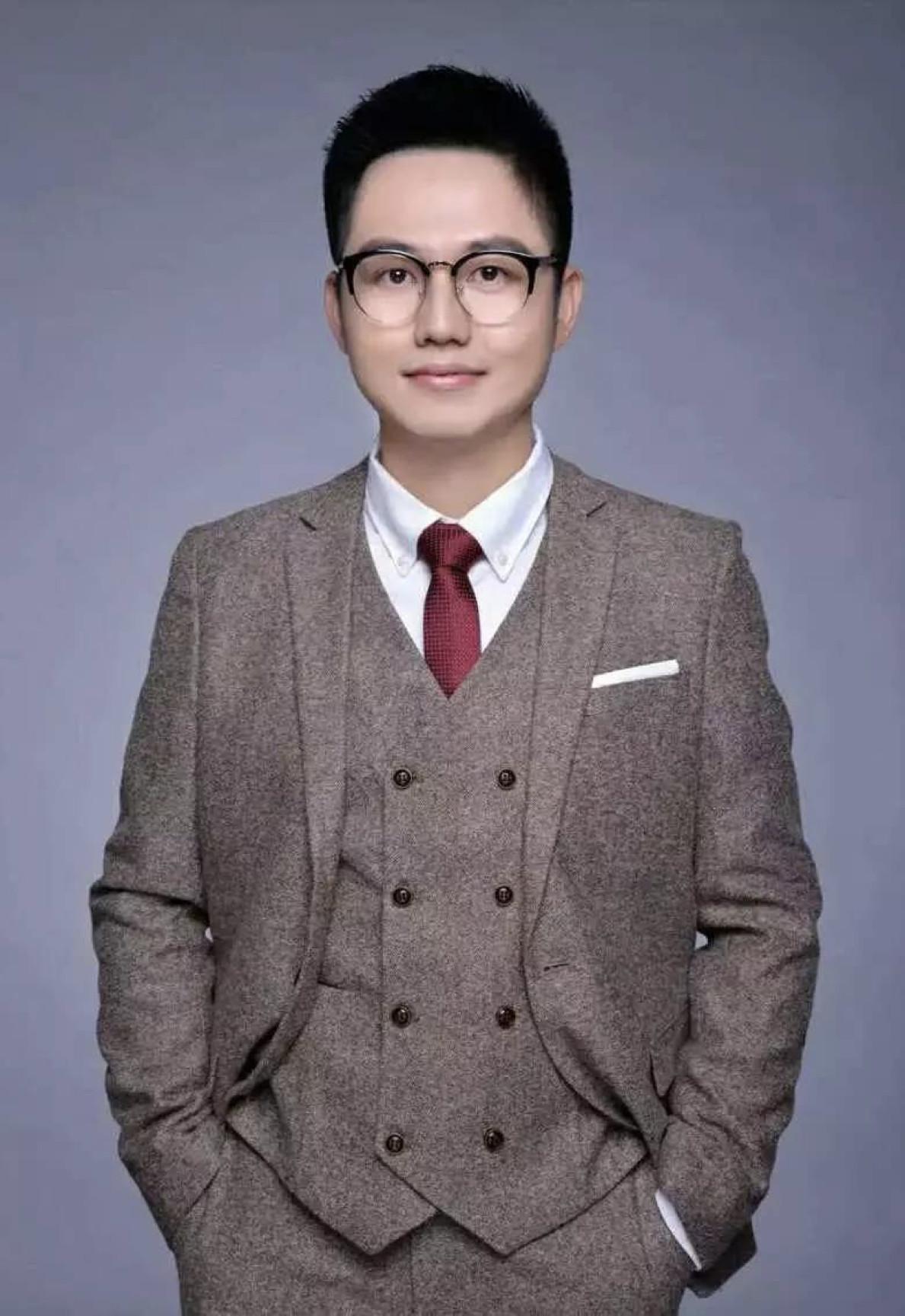 欢迎朱伟老师加入拖鞋哥团队新闻学基础精讲豪华套餐明天开课这些上课