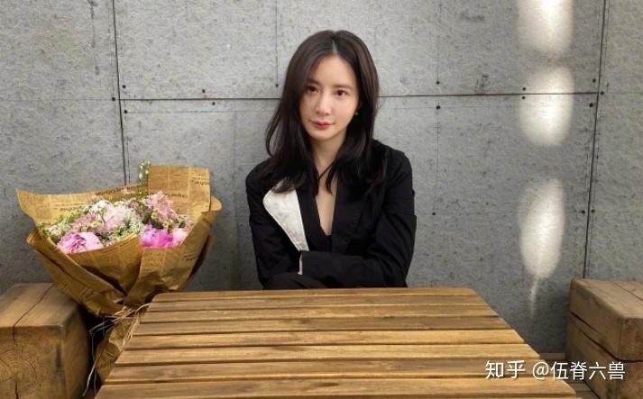 目前熊乃瑾还有合作任嘉伦的新剧《不说再见》未播,不知这会否是她的