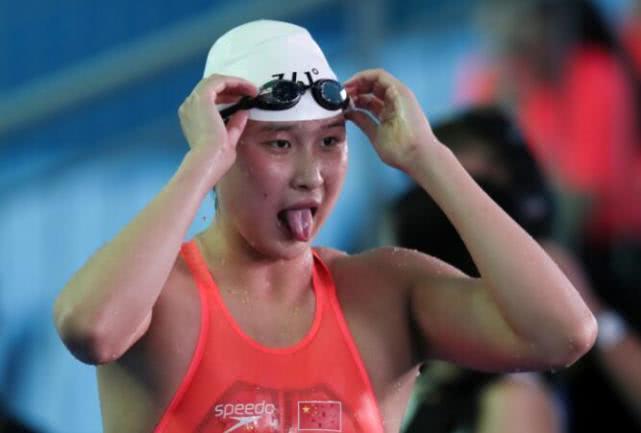 因易胖误入泳池与偶像同池比拼 王简嘉禾:与莱德基距离"遥远"