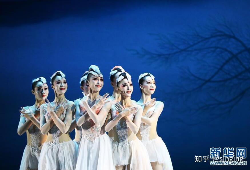 2021 年春节联欢晚会的舞美和服装造型,有哪些亮点和特色?