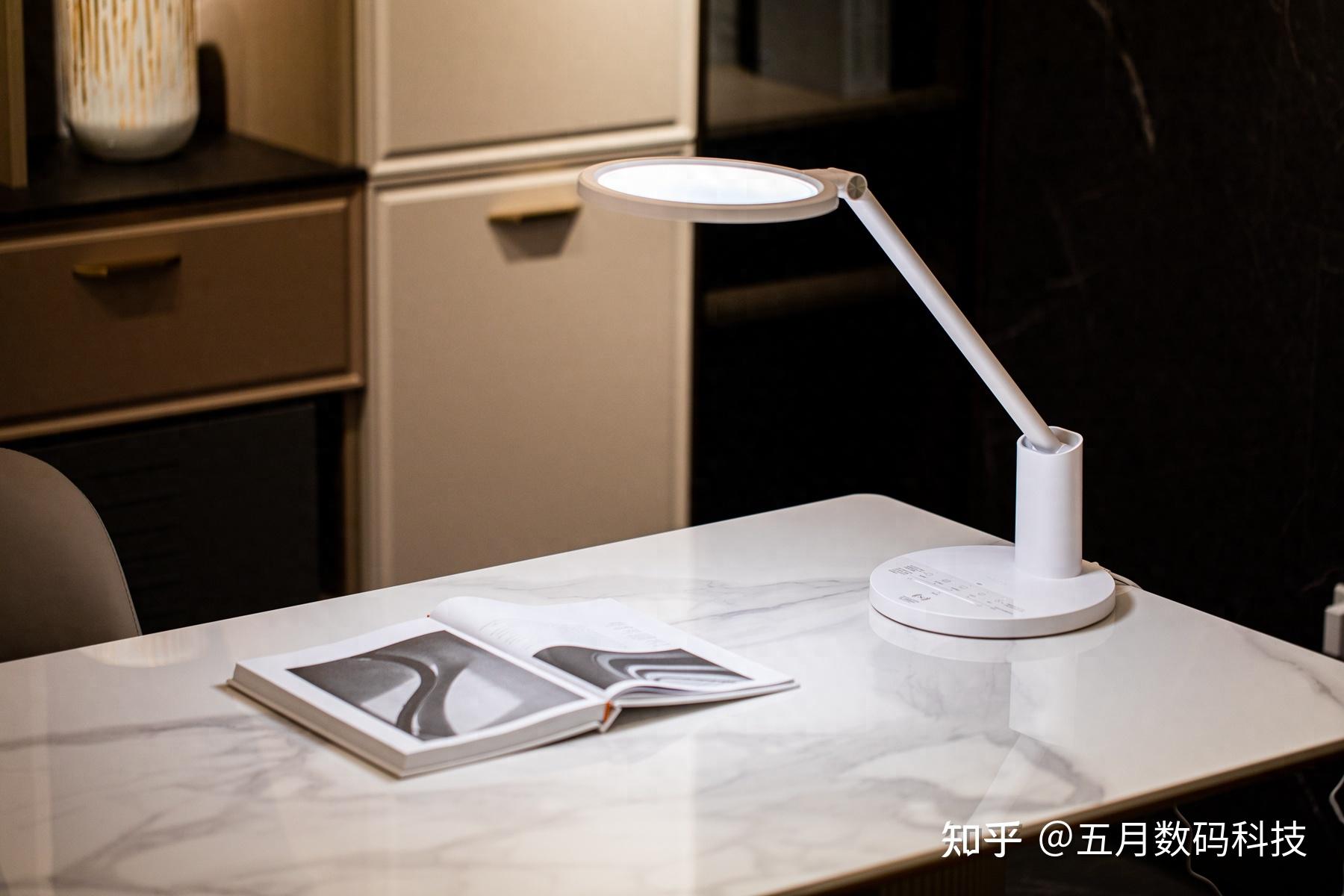 星光璀璨之夜华为智选达伦智能台灯3pro伴我同行