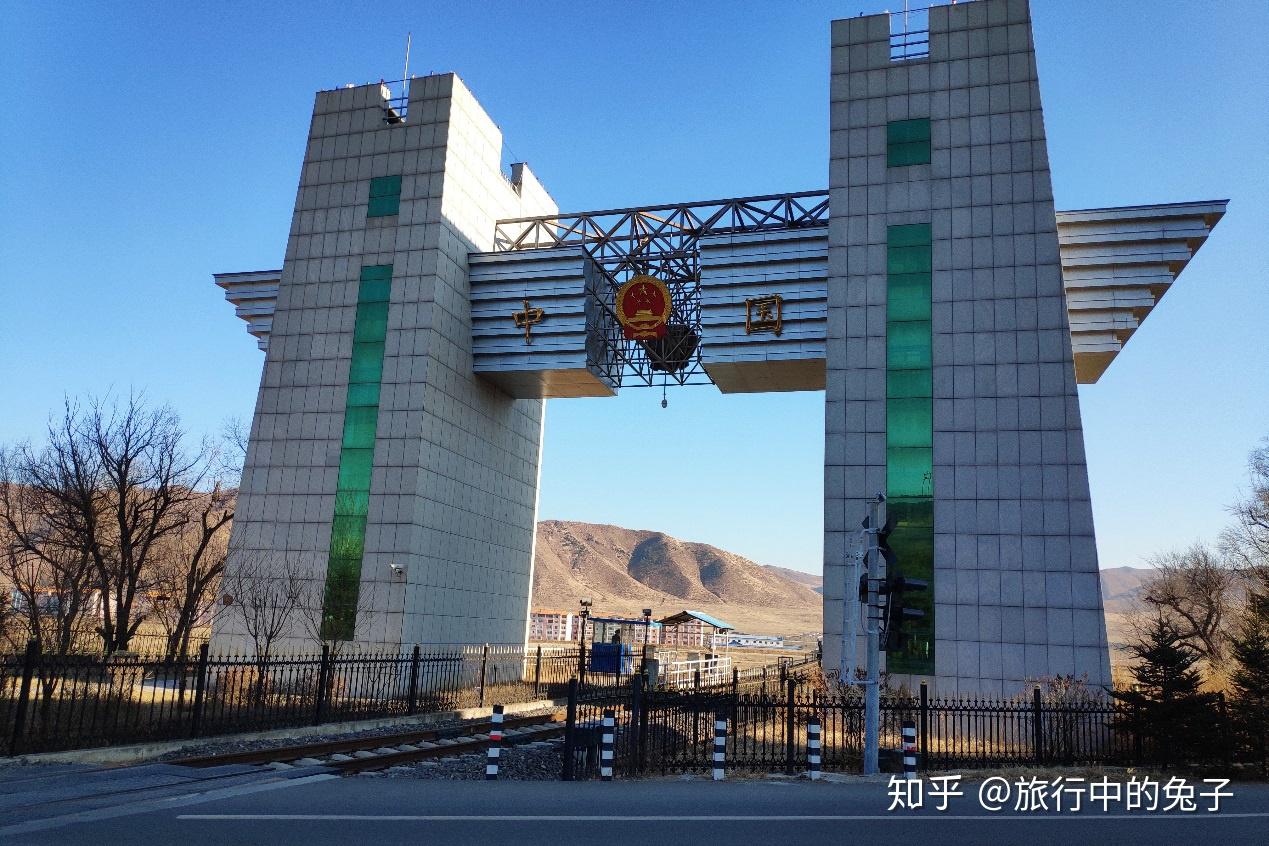 站在边境小城图们眺望朝鲜一座桥尽然两种颜色