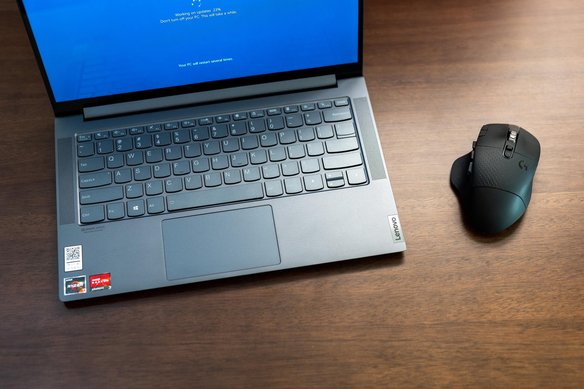 伪装成轻薄本的跑分机器 联想yoga14s