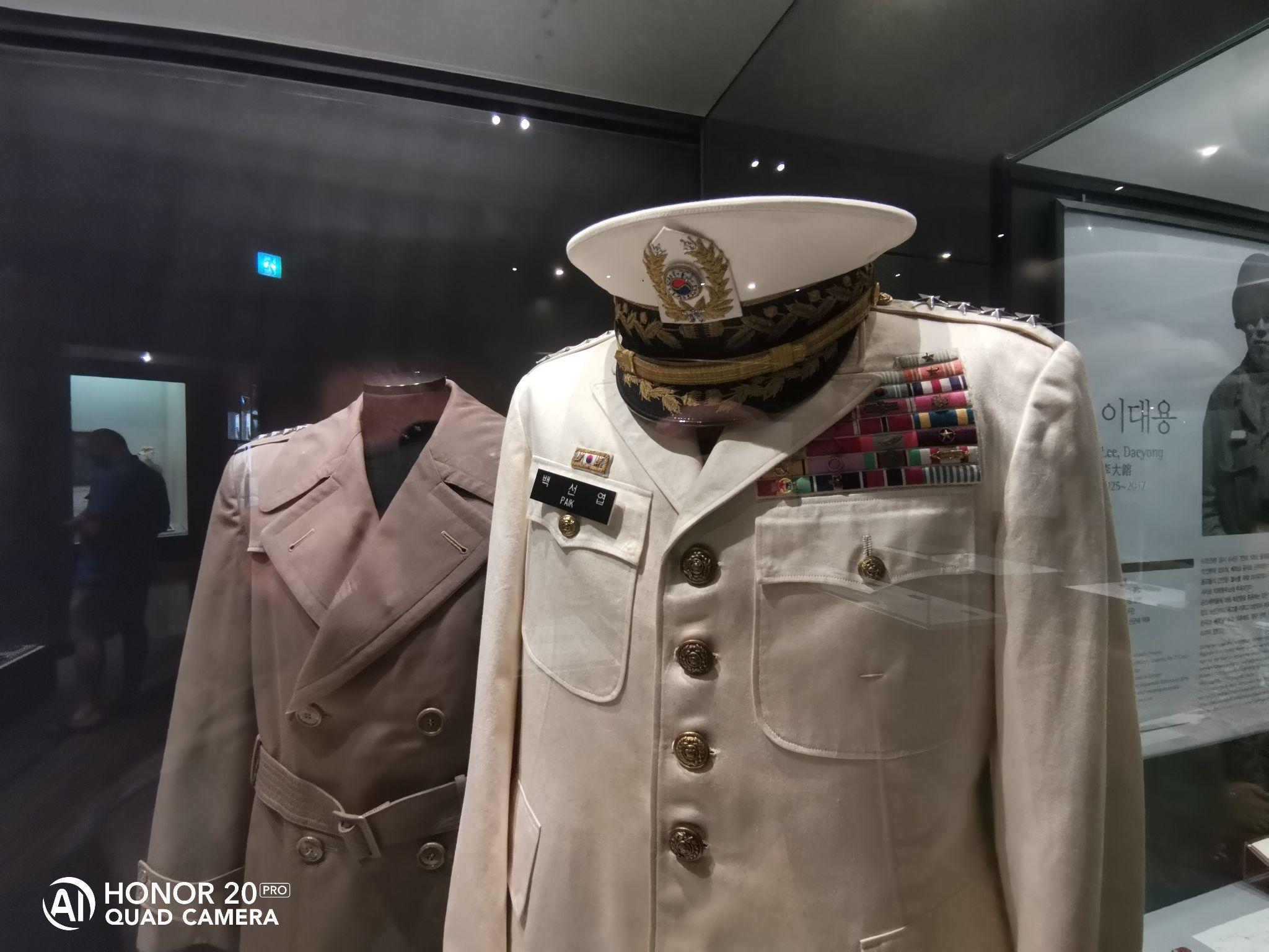 是唯一一位被授予大韩民国元帅军衔(相当于美国的五星上将)的韩国将军