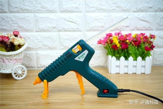 一般哪里有卖热熔胶枪的 v2-63cb6c52ec857b30b1061cac72d0afd7_r.jpg