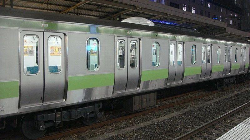 山手线列车以11节车厢为一编组,目前运营中的列车有e231系500番台和