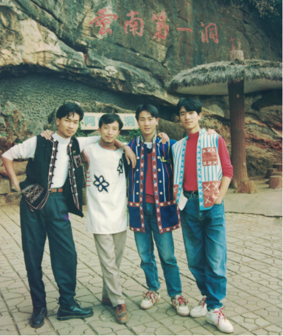 80年代标准游客照你爸妈一定用过