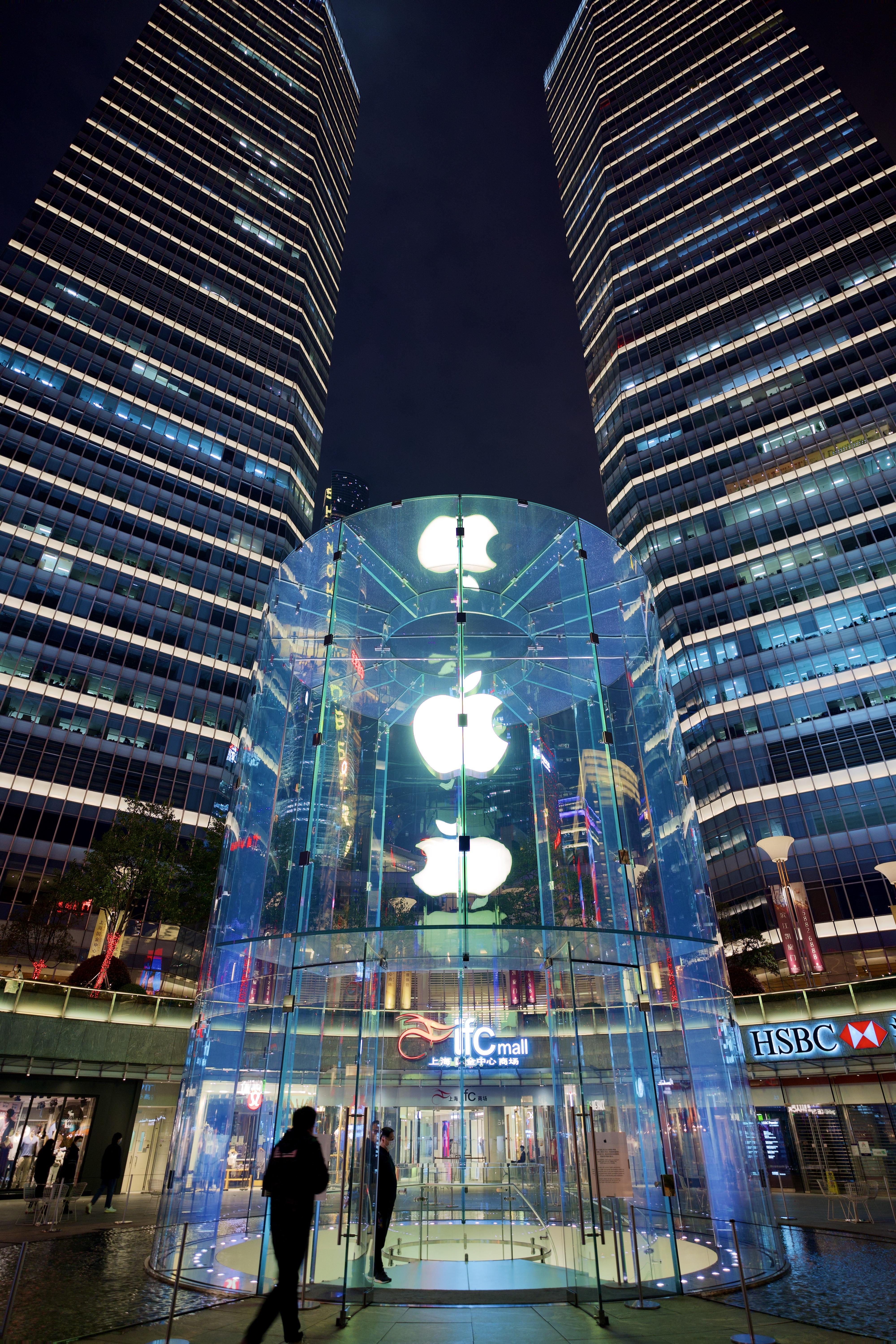 如何评价上海浦东苹果 apple store 被砸,肇事者已被警方带走?