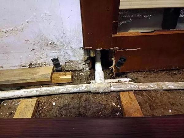 家在北方有暖气的,应该都知道水暖管爆裂是个神马情况.