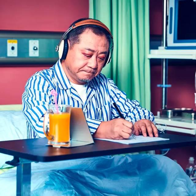 每日提供高质量新闻资讯 打开 app 《缝纫机乐队》 协和何方方,"面对