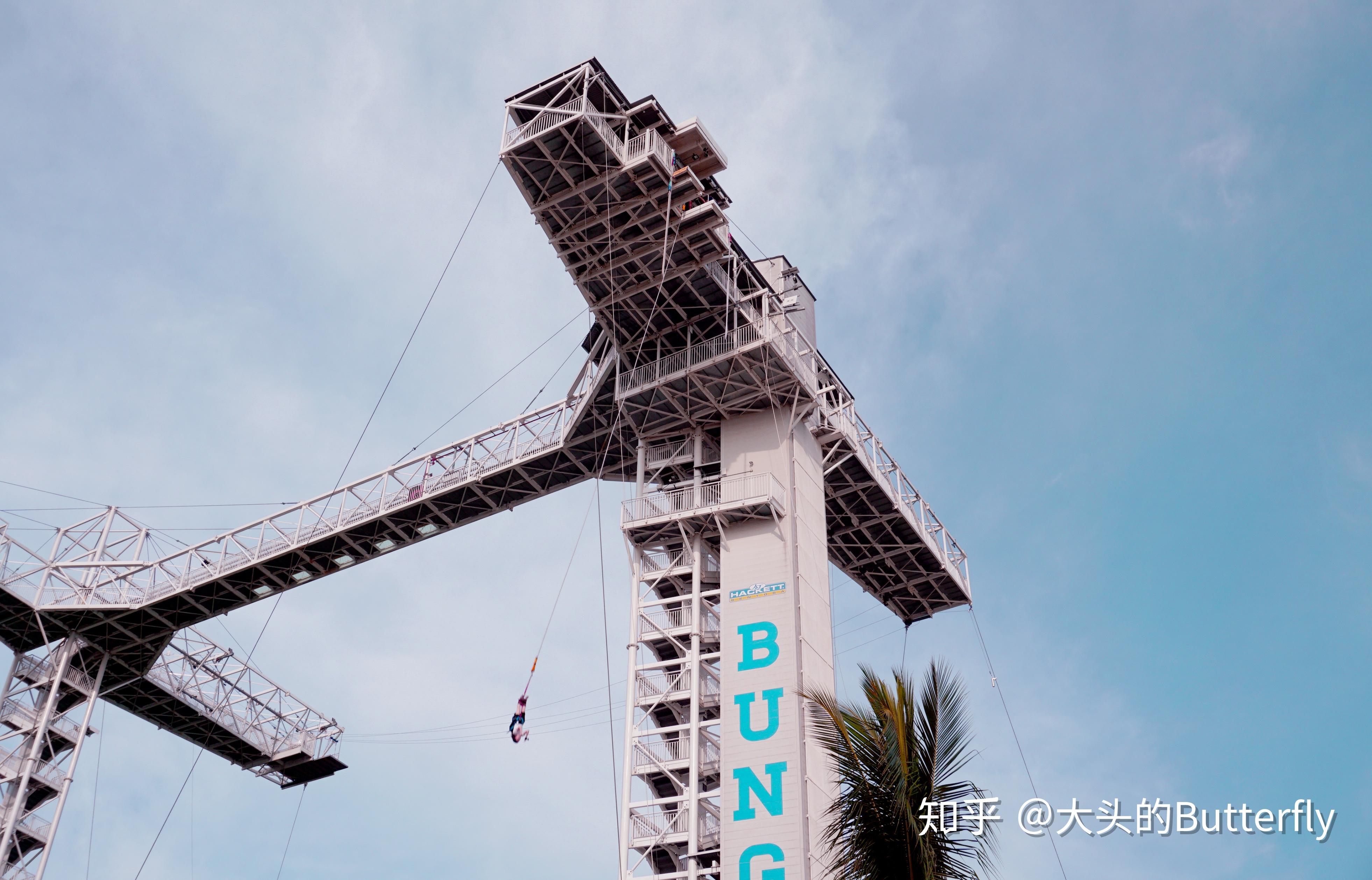 不过我们乘坐的时候刚好是大中午,烈日当空跟晒咸鱼没什么两样,所以去