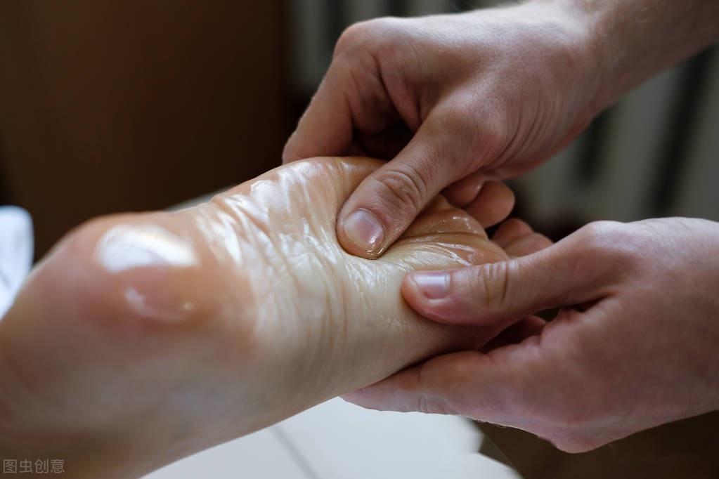 脚底抹油按摩真的可以缓解头痛背痛脚痛如何看待真相来了