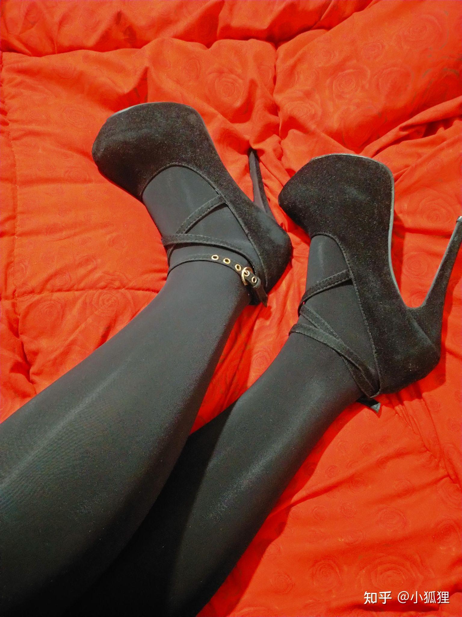 为什么女孩子在校园穿丝袜不被待见? - 知乎