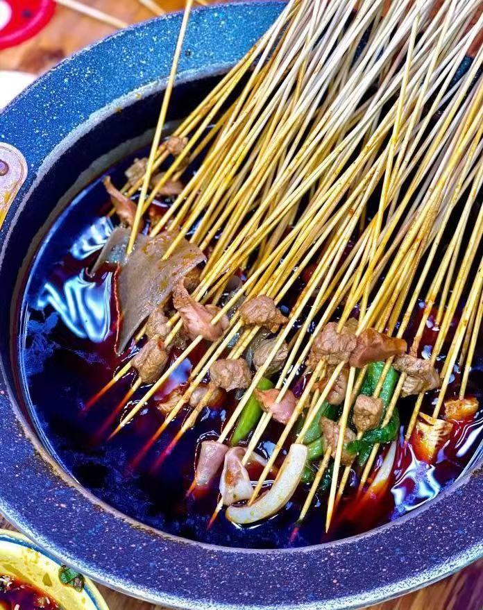 四川冷锅串串一绝丨开了近10年天天排队的串串