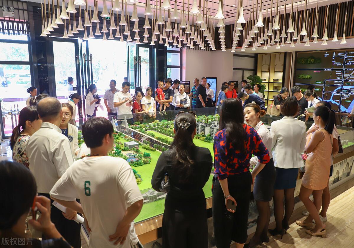 置业顾问一般都是千锤百炼过的,经过看房介绍一系列的讲解他就知道你