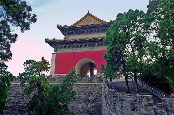 [图说]古今影像大明十三陵－－十五，明神宗万历帝朱翊钧定陵之开放的皇陵-明十三陵背后的帝王传奇