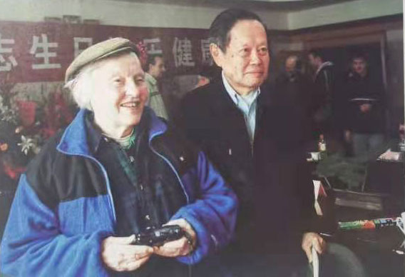 辛顿获得今年物理诺奖,其姑姑寒春参与过曼哈顿工程,拿到我国首张绿卡 - 知乎