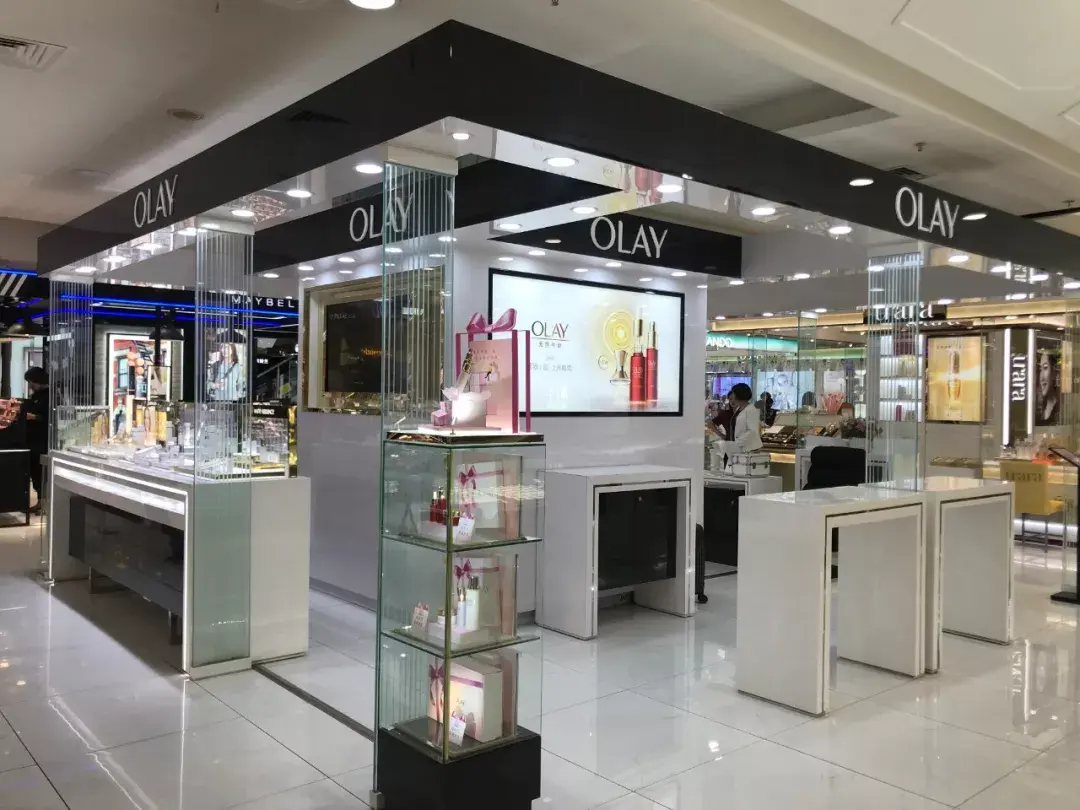除此之外,兰州西站商圈的西太华,雁滩商圈的欣大百货,也均实现了化妆