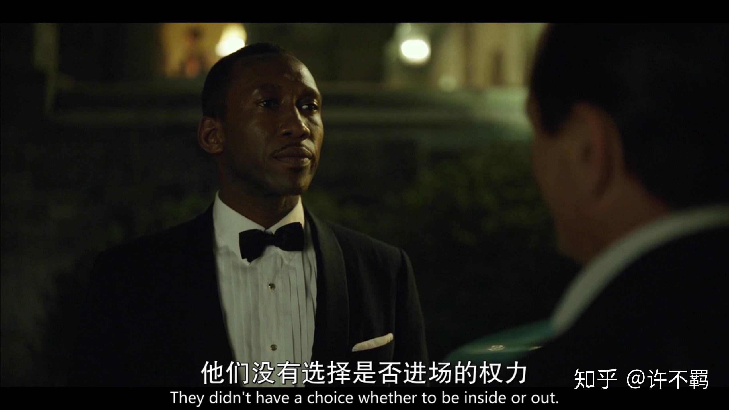 讲述了黑人钢琴家和白人司机的友谊之旅