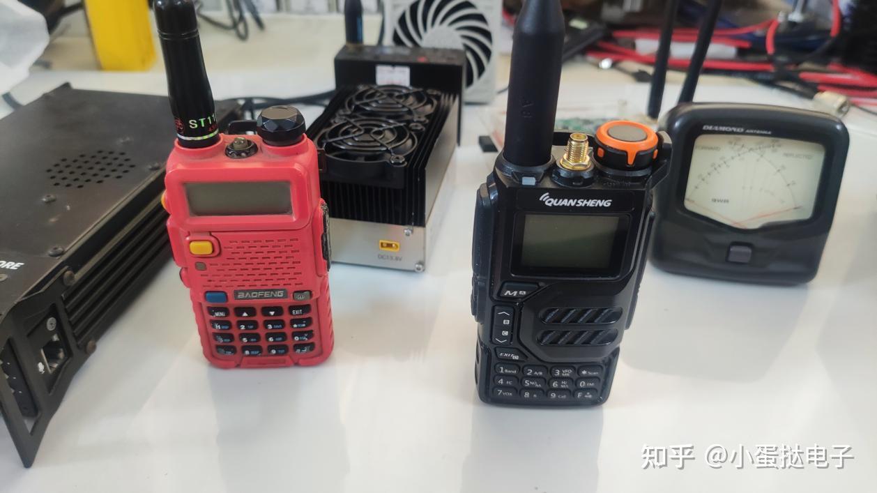 清晰语音的无线奥秘:FM对讲机如何让声音穿越山海