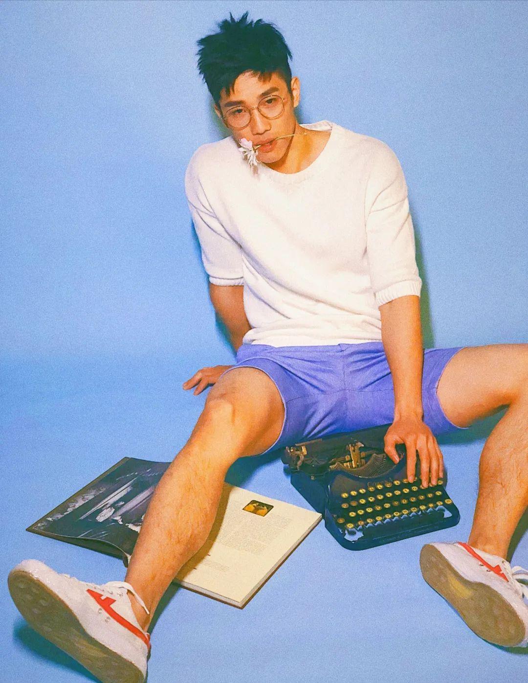 184cm的体育生运动员被网友称为腹肌男神