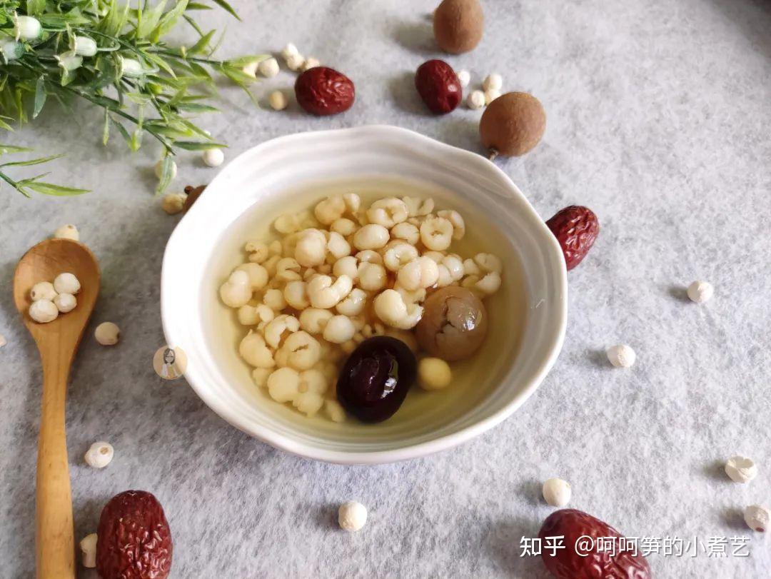 盛夏时节,多喝汤水降降火,一碗好喝的芡实甜汤,清甜可口过伏天