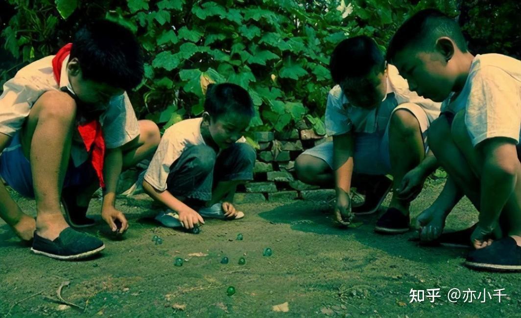 其实除了滚铁环,在这些80后的记忆中,还有很多童年的游戏值得怀念