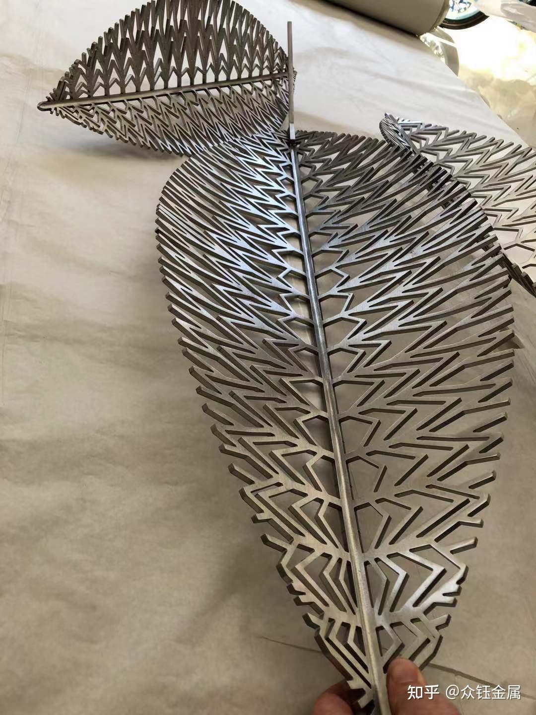不锈钢枫叶雕塑激光镂空叶子