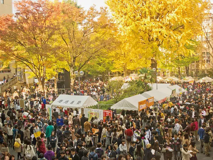 青山校区 青山祭 /青山学院大学是日本顶级学校之一,其学园祭的规模