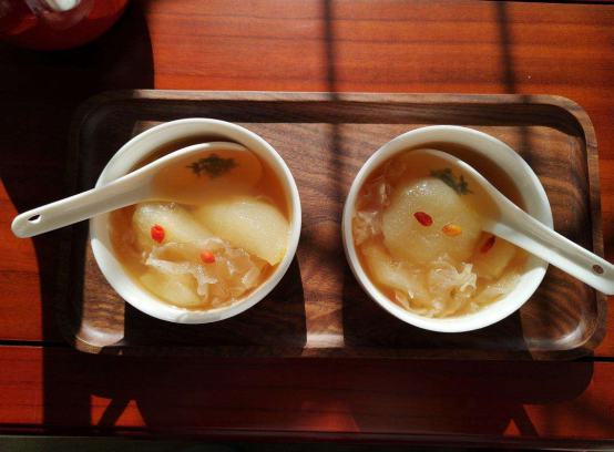 老北京小吊梨汤与山楂雪梨糖水｜美食台的做法视频_做法步骤】_下厨房
