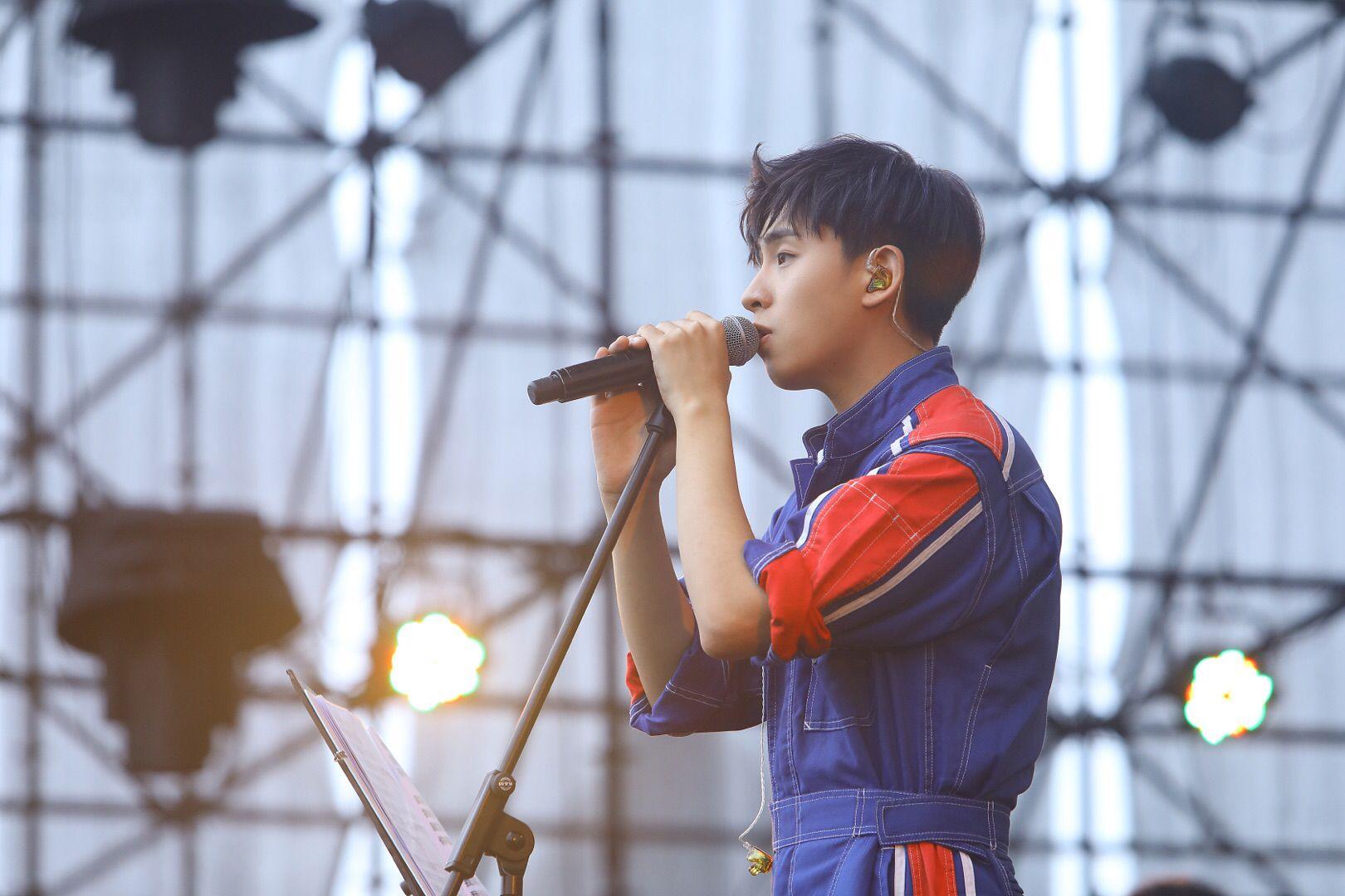 有哪些适合做壁纸或卡贴的焦迈奇的照片