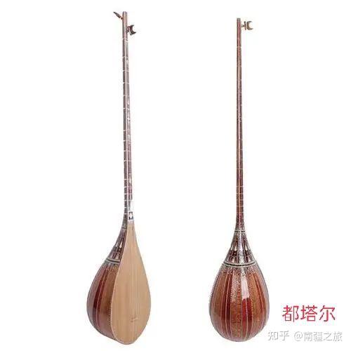 卡龙琴是维吾尔族乐器里弦最多的古老民间弹拨乐器,形状酷似扬琴发出