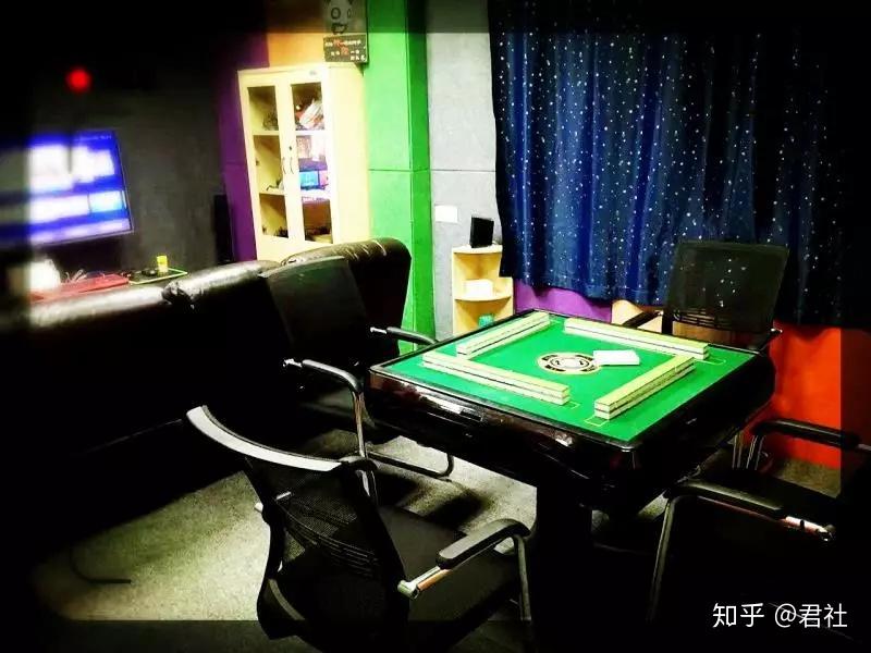 旅,体验趣味繁多的娱乐设施,又或者抱着超级大的粉红顽皮豹窝着看电影