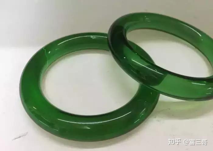 直播卖手镯 v2-663caea46cabe156f01511f3867520ef_r.jpg