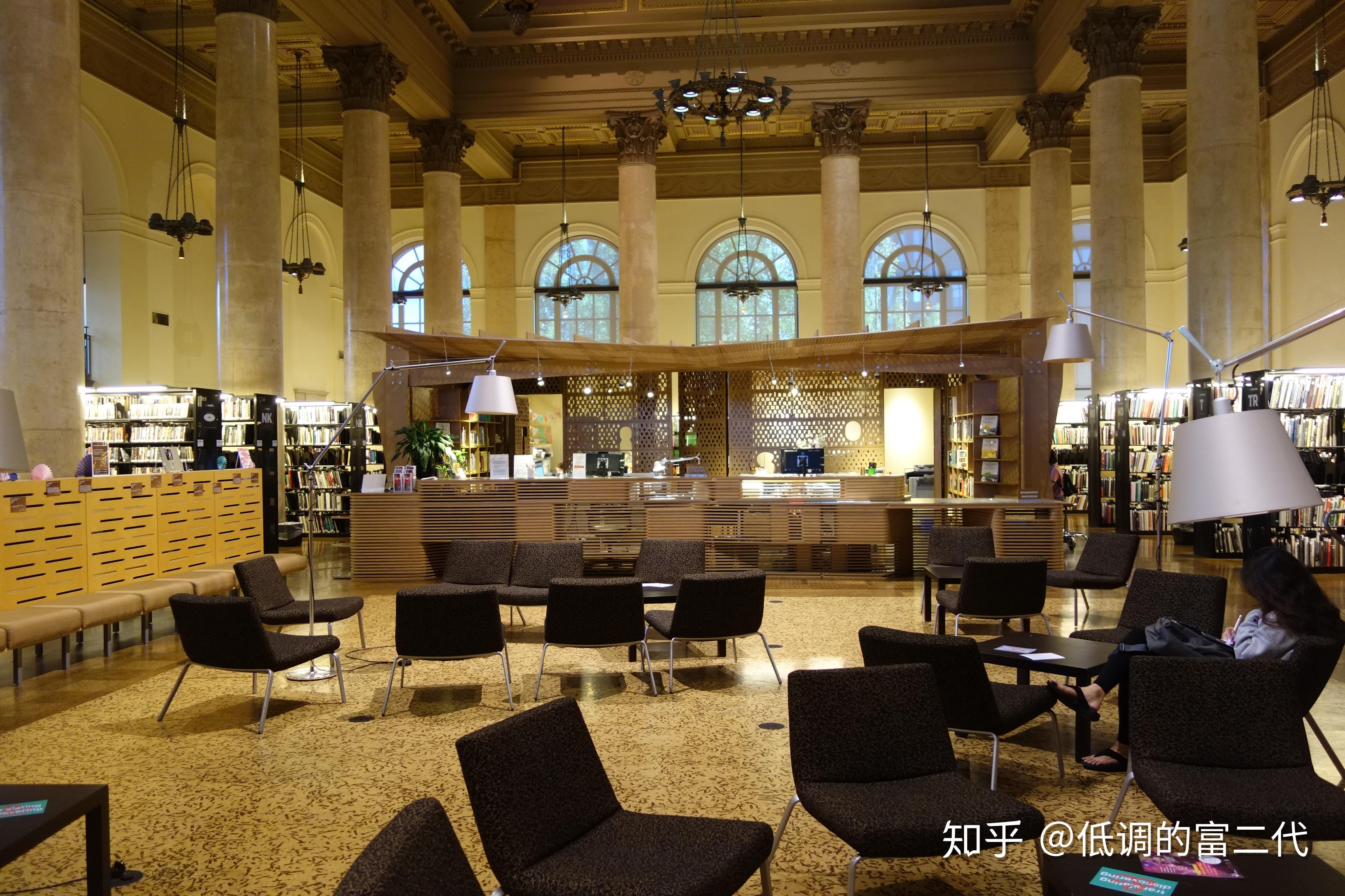 是学生的宿舍和图书馆,导游说,这里的很多其他设施和布朗大学是通用的